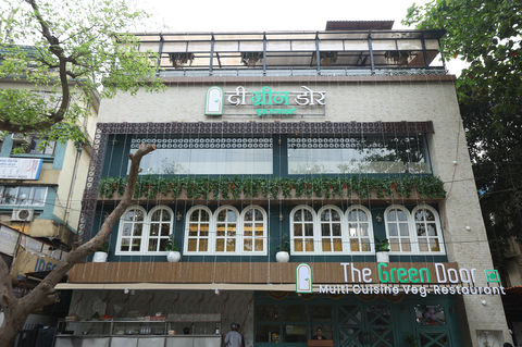 Restaurant identity and storefront